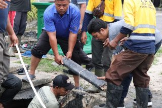 Gotong Royong Lintas Unsur di Teluk Binjai, Pelindo Regional 1 Dumai Ambil Bagian