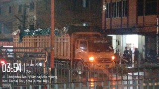 Truk Roda 10 Bongkar Muat MinyaKita Tengah Malam, Dishub dan Dispertaru Dumai Kini Dipertanyakan